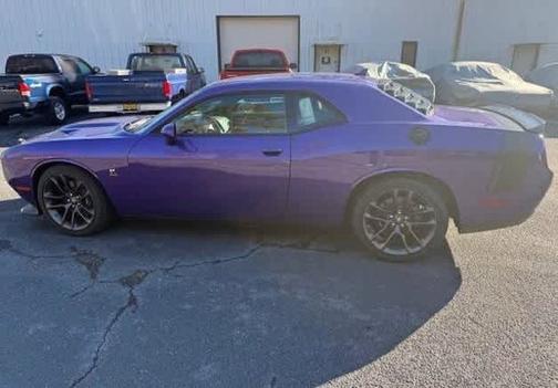 Plum Crazy Pearlcoat 2023 Dodge Challenger R/T Scat Pack