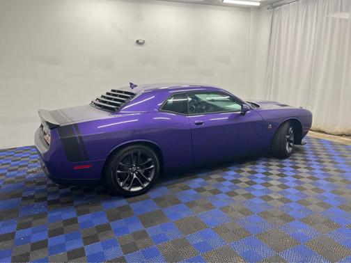 Plum Crazy Pearlcoat 2023 Dodge Challenger R/T Scat Pack
