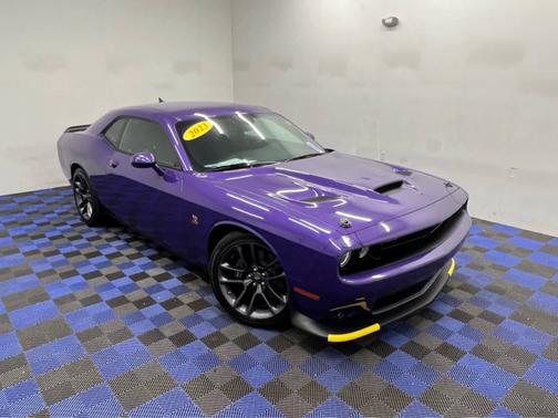 Plum Crazy Pearlcoat 2023 Dodge Challenger R/T Scat Pack