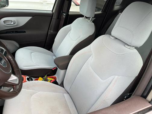 Mojave Sand 2016 Jeep Renegade Latitude