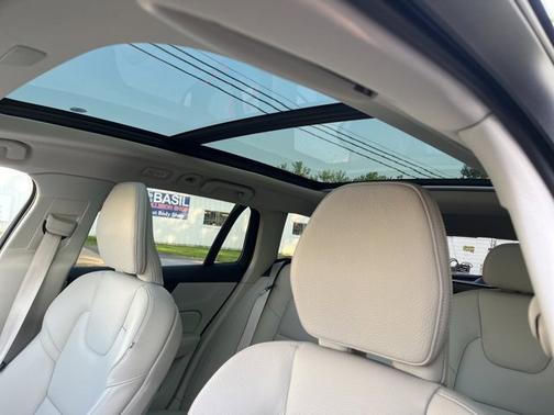 2023 Volvo V60 Cross Country Plus