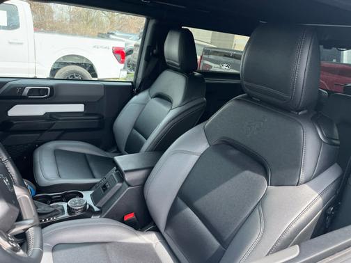 Oxford White 2024 Ford Bronco Black Diamond