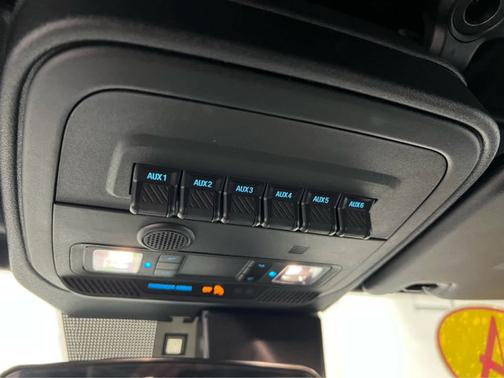 Oxford White 2024 Ford Bronco Black Diamond