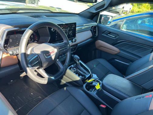 2024 GMC Canyon 4WD AT4