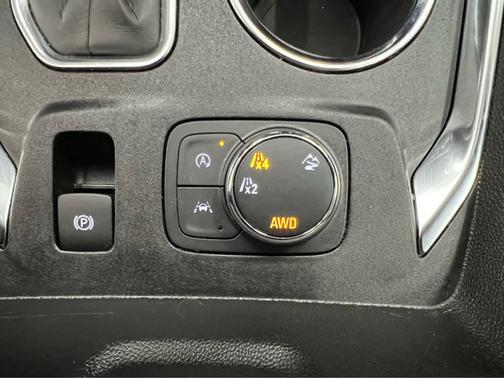 Summit White 2023 Chevrolet Traverse LS