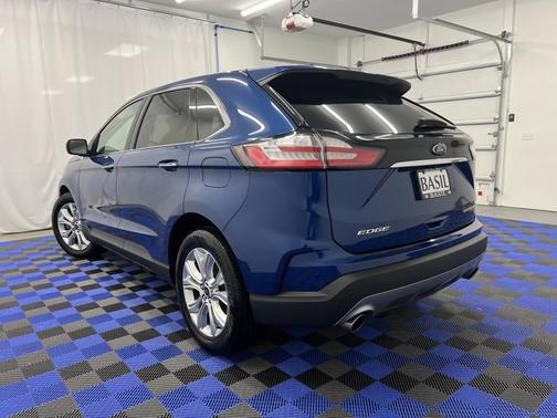 Photo 4 of 25 of 2020 Ford Edge Titanium