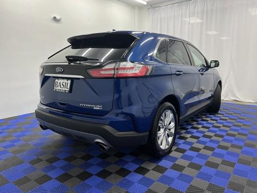 Photo 2 of 25 of 2020 Ford Edge Titanium
