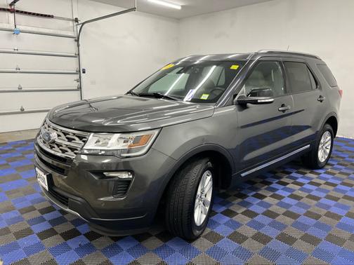 Magnetic Metallic 2018 Ford Explorer XLT