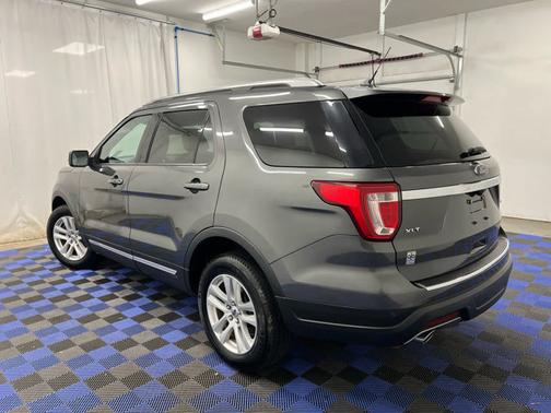Magnetic Metallic 2018 Ford Explorer XLT