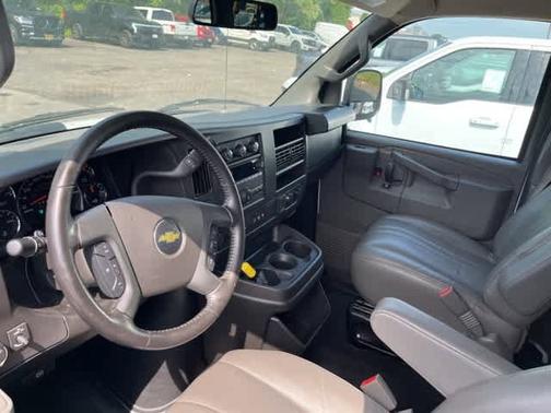 2022 Chevrolet Express 3500 LS