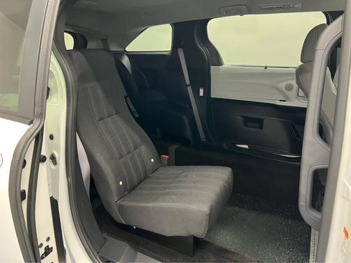 2025 Toyota Sienna LE