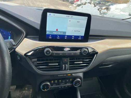 Star White Metallic Tri-Coat 2022 Ford Escape Titanium