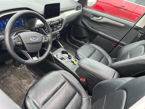 Star White Metallic Tri-Coat 2022 Ford Escape SEL