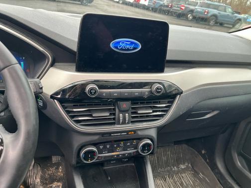 Star White Metallic Tri-Coat 2022 Ford Escape SEL