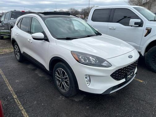Star White Metallic Tri-Coat 2022 Ford Escape SEL