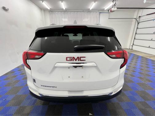Summit White 2020 GMC Terrain SLT