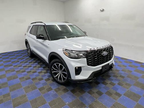 Space White Metallic 2026 Ford Explorer ST-Line