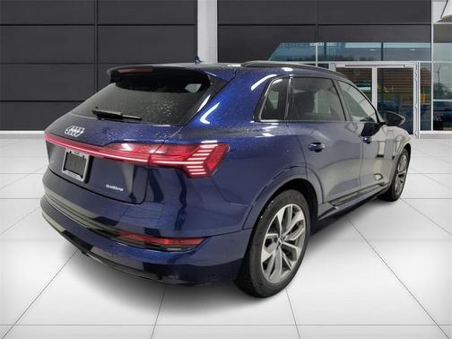 2021 Audi e-tron Premium Plus