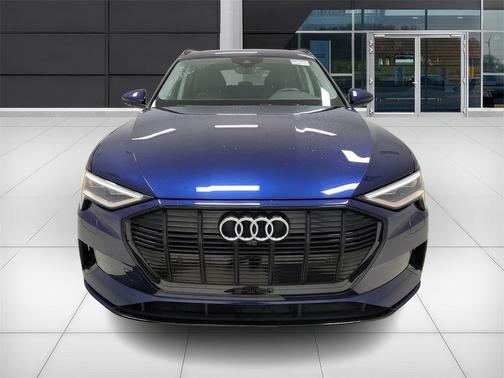 2021 Audi e-tron Premium Plus