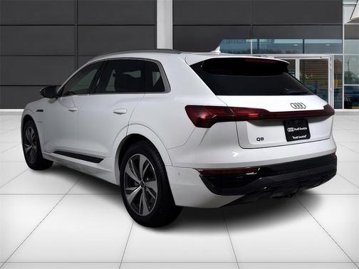 2024 Audi Q8 e-tron Premium
