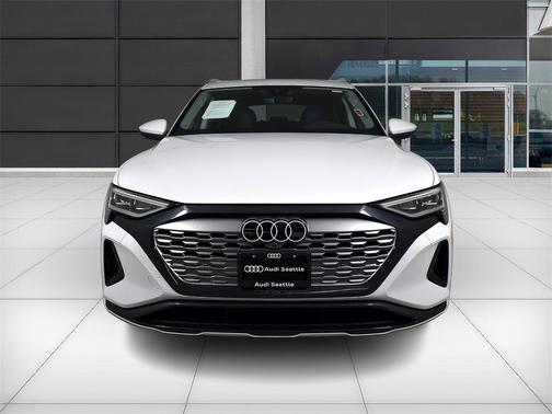 2024 Audi Q8 e-tron Premium