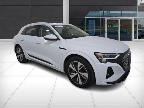 2024 Audi Q8 e-tron Premium
