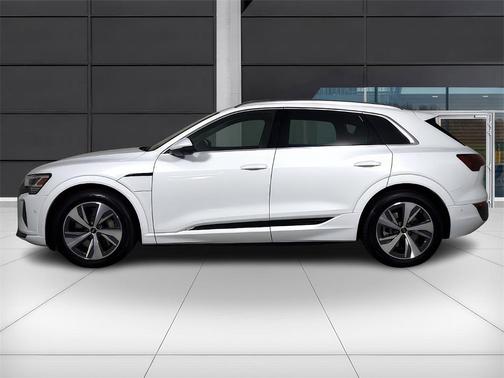 2024 Audi Q8 e-tron Premium