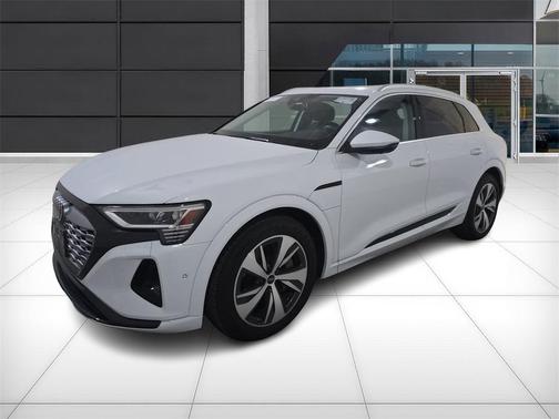 2024 Audi Q8 e-tron Premium