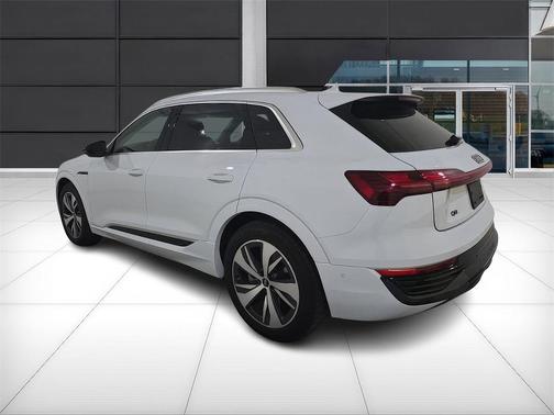 2024 Audi Q8 e-tron Premium