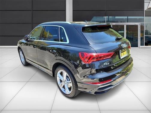 2022 Audi Q3 45 S line Premium