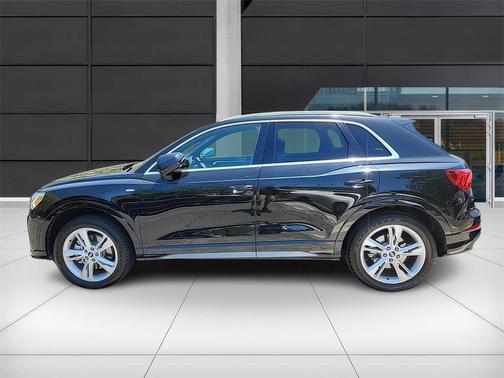 2022 Audi Q3 45 S line Premium