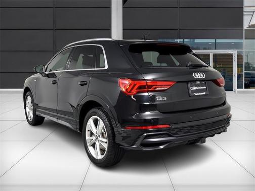 2022 Audi Q3 45 S line Premium