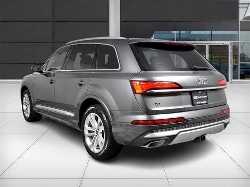 2025 Audi Q7 55 Premium Plus