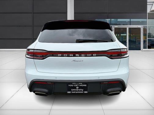 2022 Porsche Macan Base