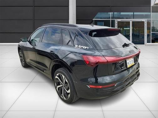 2024 Audi Q8 e-tron Premium
