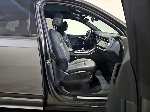 2025 Audi Q7 45 Premium Plus