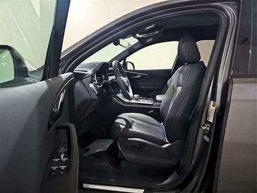 2025 Audi Q7 45 Premium Plus