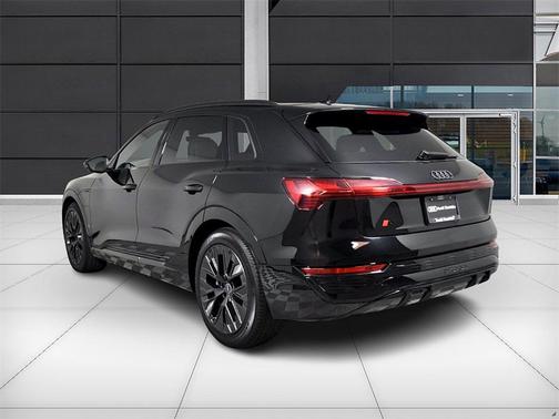 2024 Audi Q8 e-tron Premium
