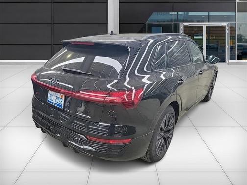 2024 Audi Q8 e-tron Premium