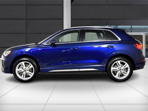 2022 Audi Q3 45 S line Premium