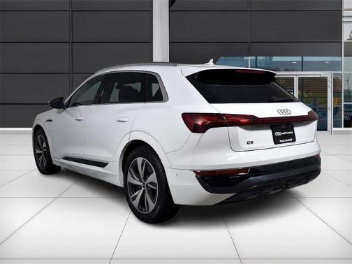 2024 Audi Q8 e-tron Premium
