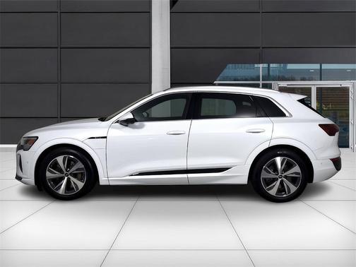 2024 Audi Q8 e-tron Premium