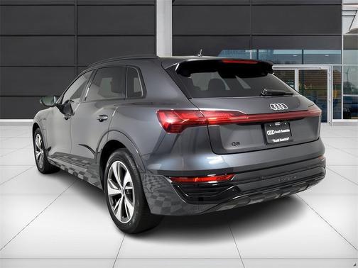 2024 Audi Q8 e-tron Premium