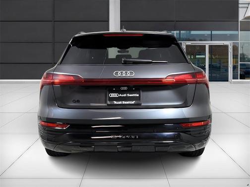 2024 Audi Q8 e-tron Premium