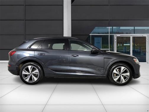 2024 Audi Q8 e-tron Premium