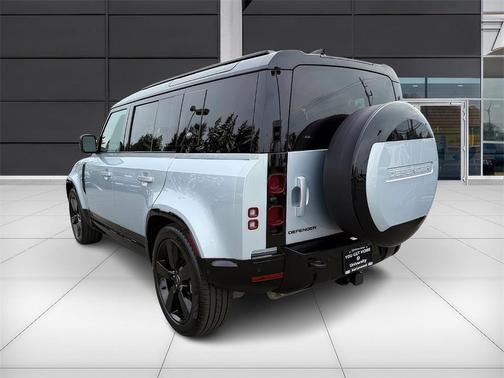 2024 Land Rover Defender P400 X-Dynamic SE