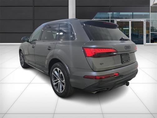 2025 Audi Q7 45 Premium Plus
