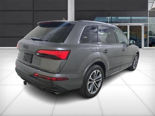 2025 Audi Q7 45 Premium Plus