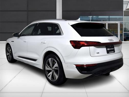 2024 Audi Q8 e-tron Premium