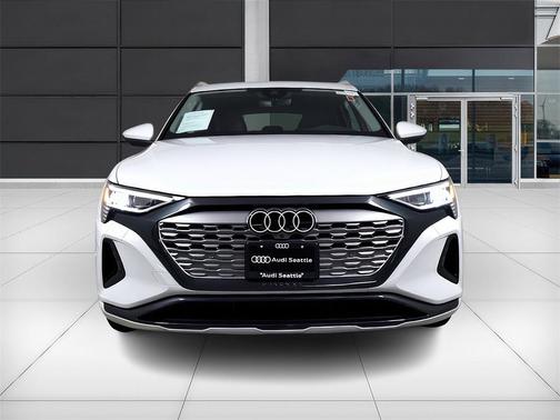 2024 Audi Q8 e-tron Premium